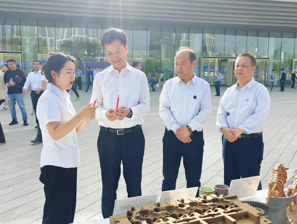 2024年国内智能材料行业的产业链上下游结构及投资趋势分析_人保财险政银保 ,人保服务