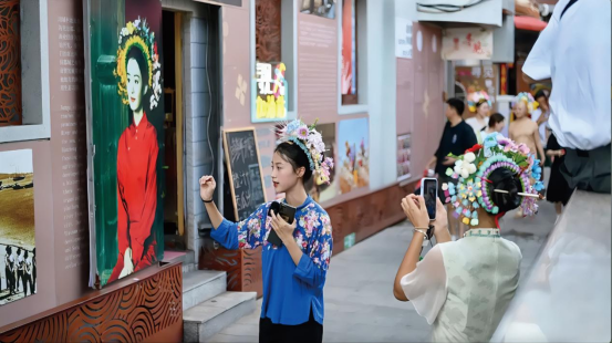 人保服务 ,人保财险政银保 _“县域游”成文旅消费新宠 乡村旅游的发展与挑战