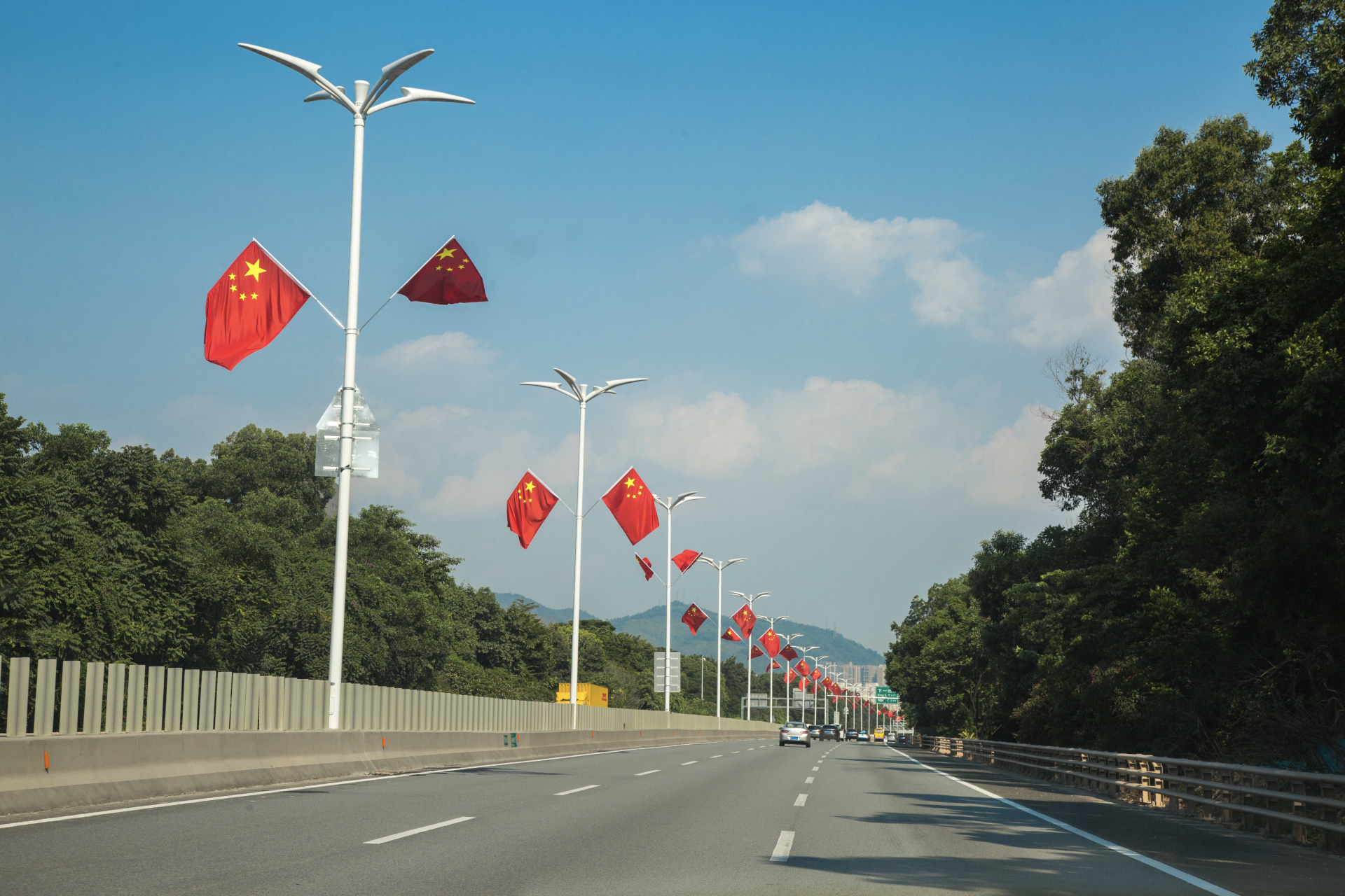 人保服务 ,拥有“如意行”驾乘险，出行更顺畅！_购物中心运营行业发展现状分析：超七成购物中心2024年销售增长