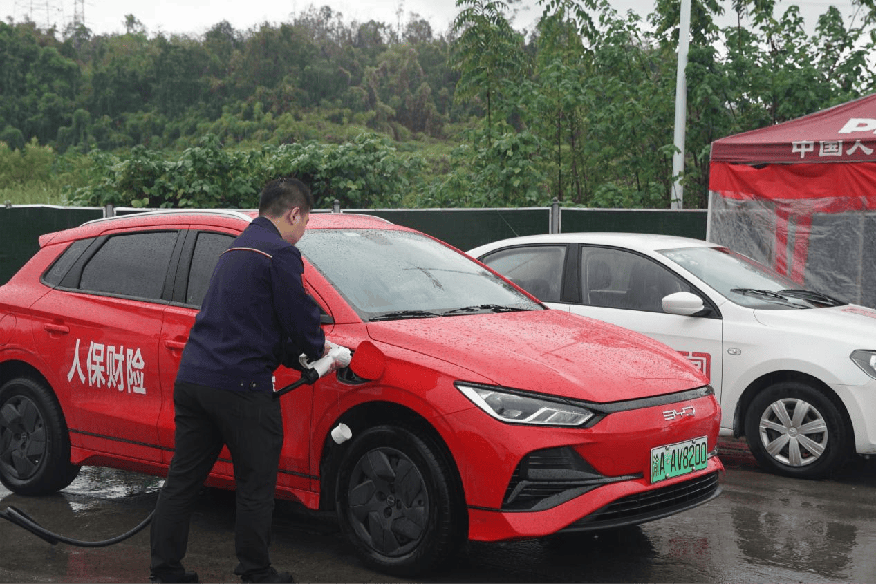 人保伴您前行,人保车险_智能车库新时代：揭秘最新技术革新与行业趋势