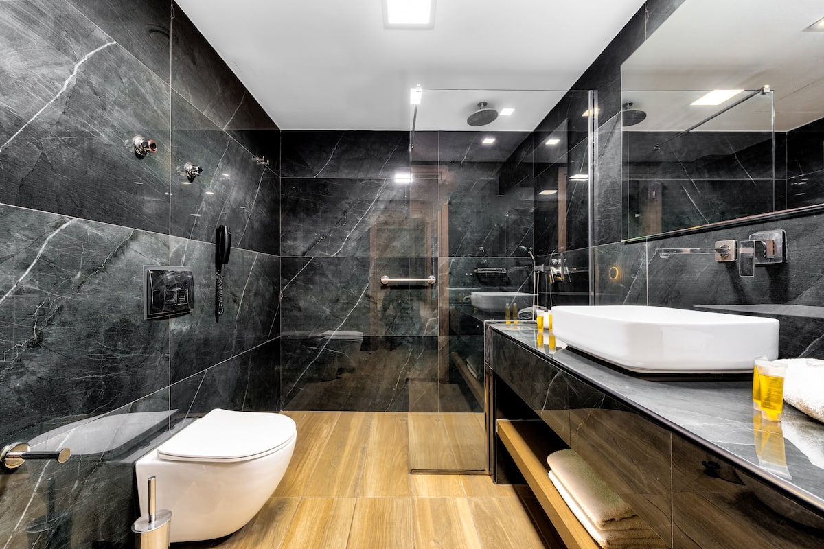 2025酒店用品行业未来趋势：智能化产品引领市场潮流_人保服务 ,拥有“如意行”驾乘险，出行更顺畅！