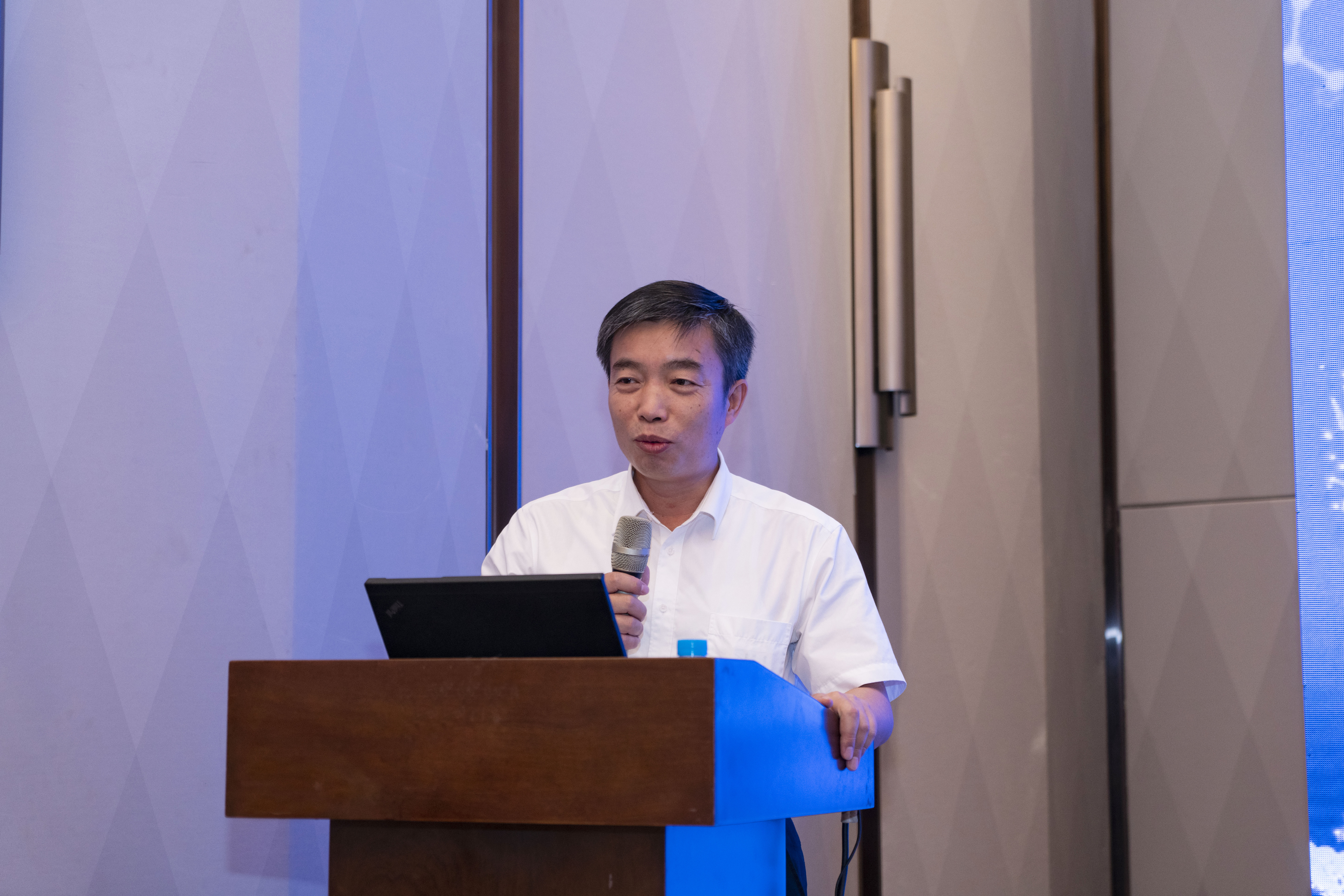 工信部副部长熊继军会见全球移动通信系统协会会长白德伟