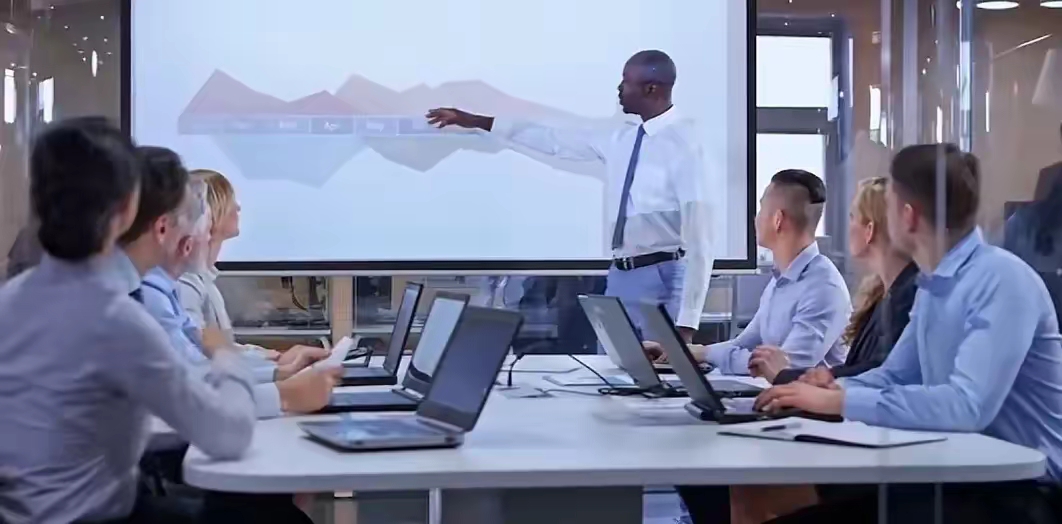 光峰科技：激光雕刻机是基于公司在上游核心器件的突破推出的工业领域创新研发成果