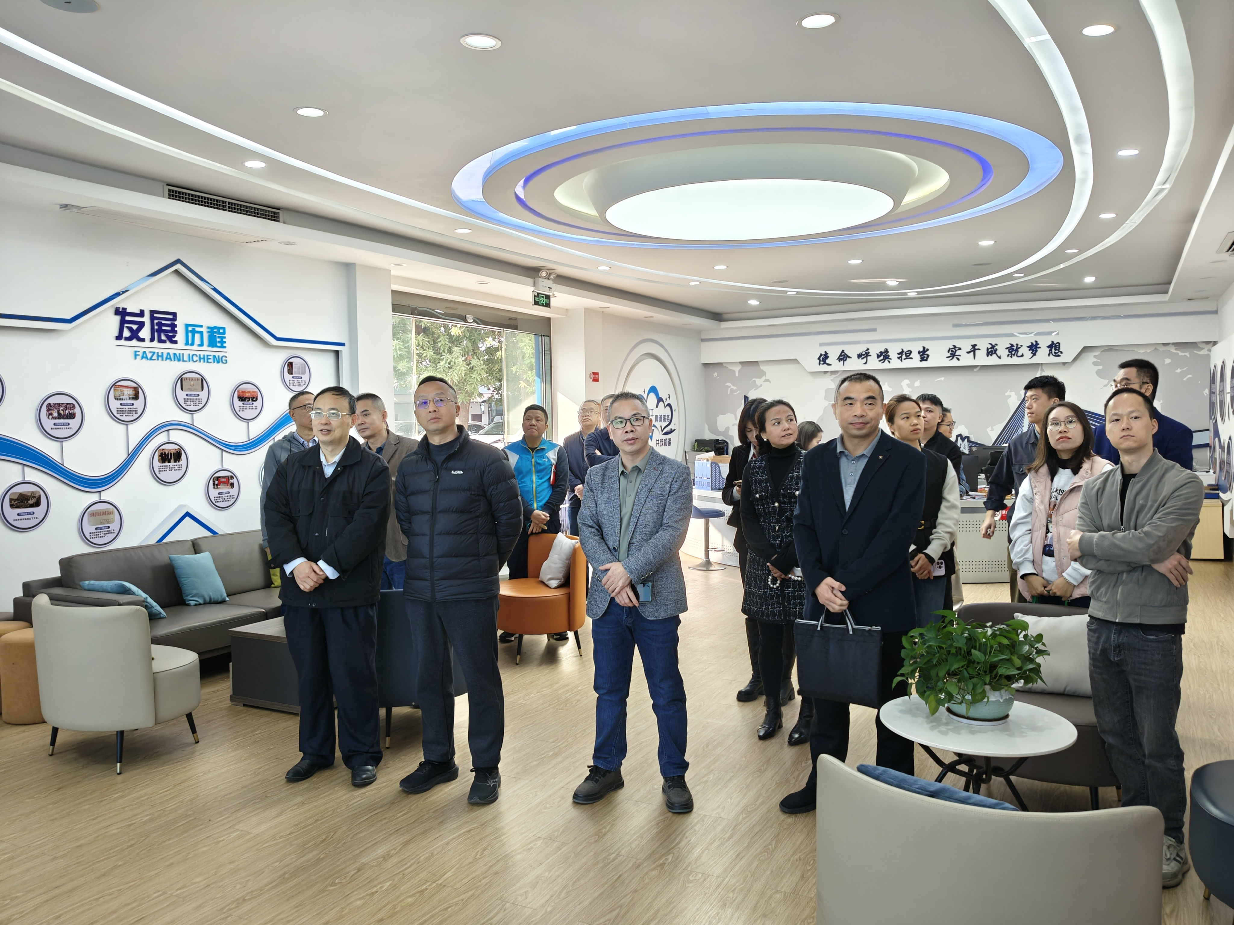 广东省肇庆市政协原副主席、原肇庆医学高等专科学校校长李力强被取消相应退休待遇