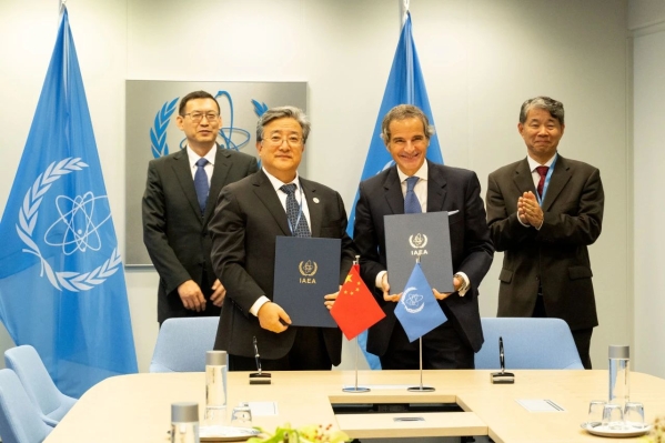 王毅会见国际原子能机构总干事格罗西