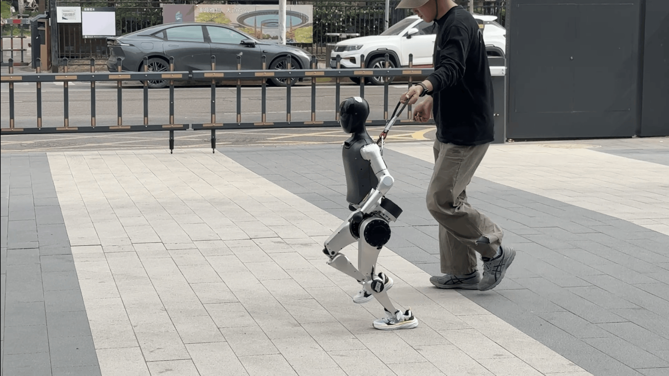 赛前探营亦庄半马 种子机器人如何备战