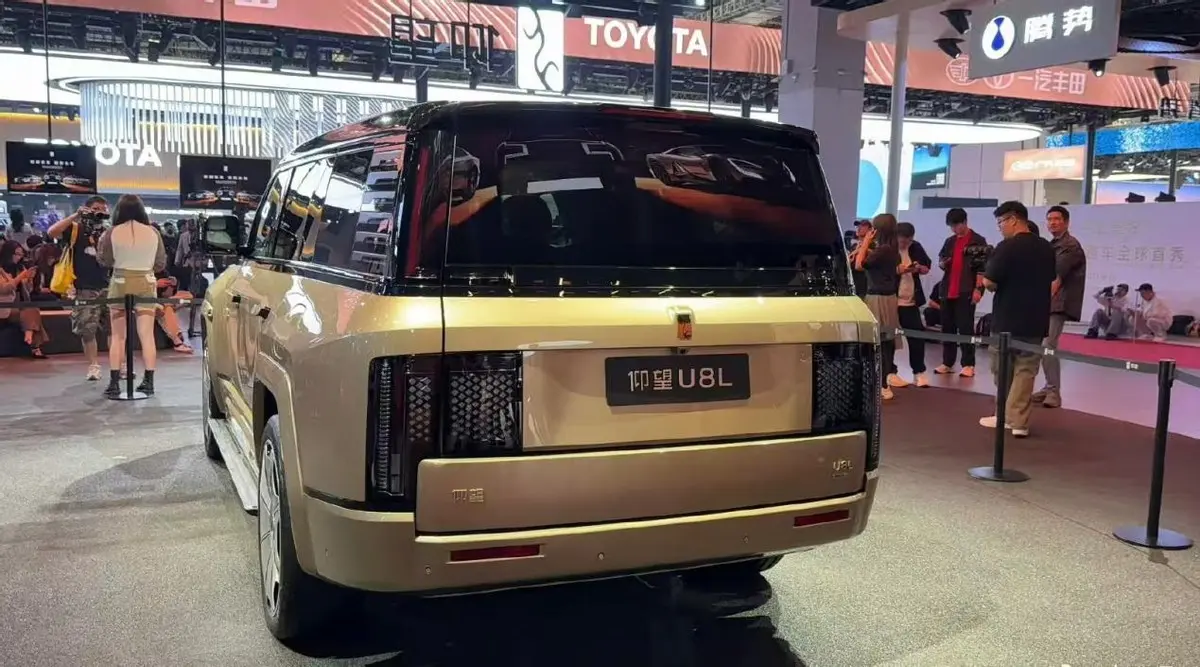 仰望U8L上海车展首发：与U8形成场景互补，售价更高