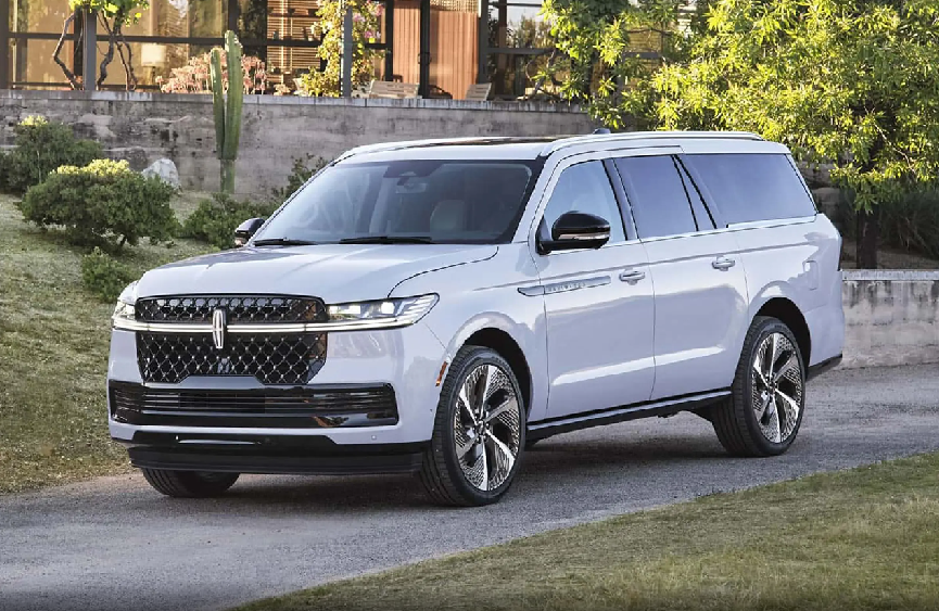 八大车企2025上海车展大排面“秀肌肉”