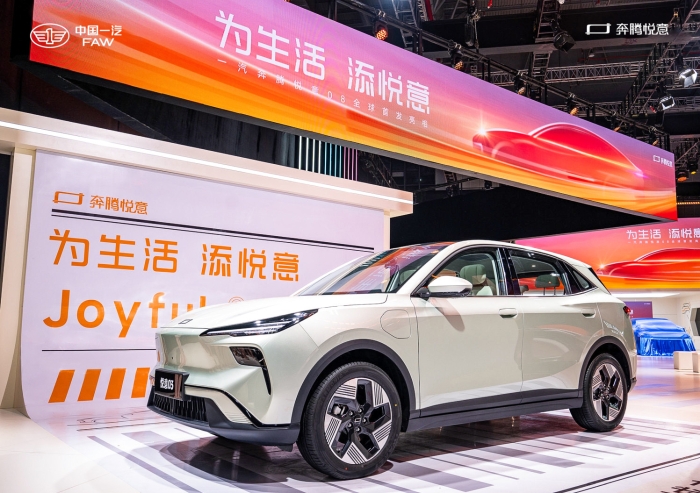 采用“田忌赛马”式竞争策略，奔腾悦意07抢滩插混SUV红海