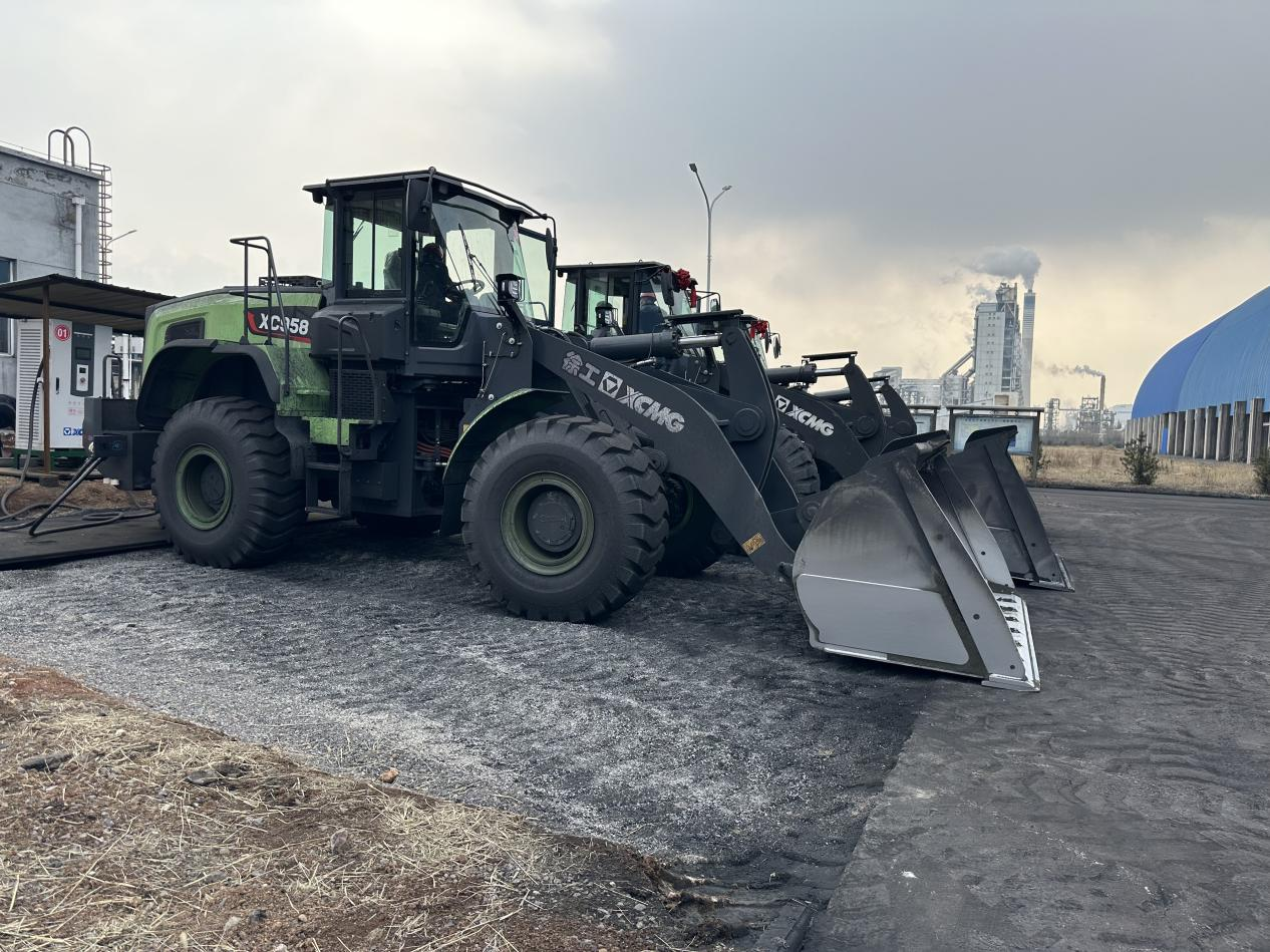 装载机行业趋势预测：国内将迎来装载机更新换代高峰 推动装载机向"无人驾驶+远程操控"进化_人保财险政银保 ,拥有“如意行”驾乘险，出行更顺畅！