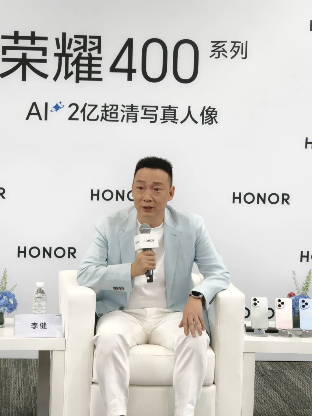 从华为“悍将”到荣耀掌门:李健首秀背后的AI生态野心