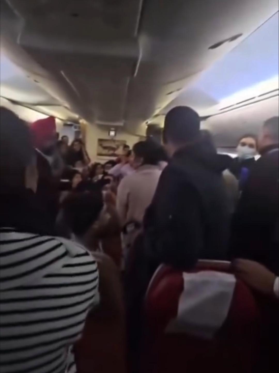 坐在飞机11A座位！印度坠机唯一幸存者：“我站起来就跑，周围都是飞机碎片”！