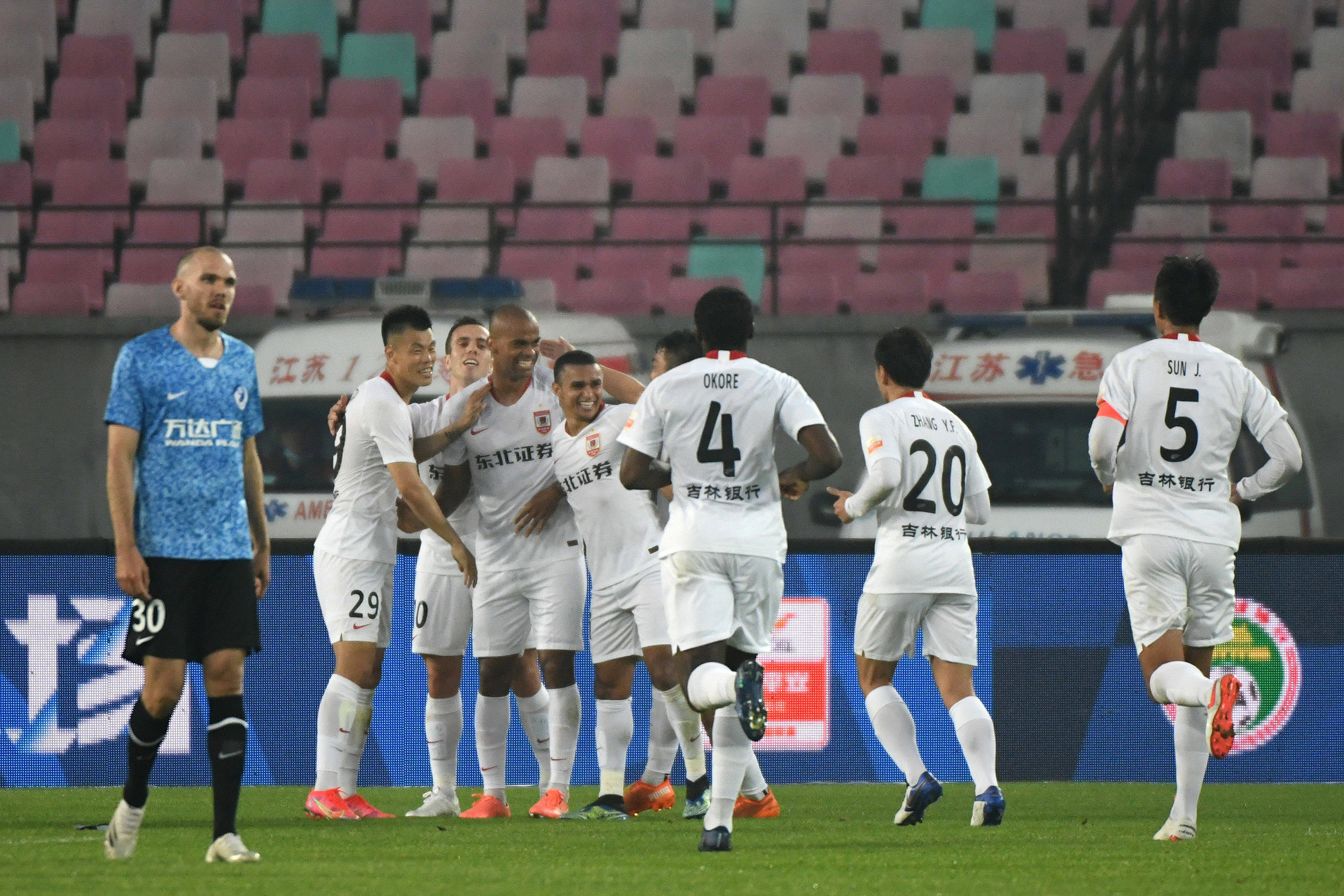 江南水务：在“苏超”江阴赛区举办期间，公司做好保障安全供水工作