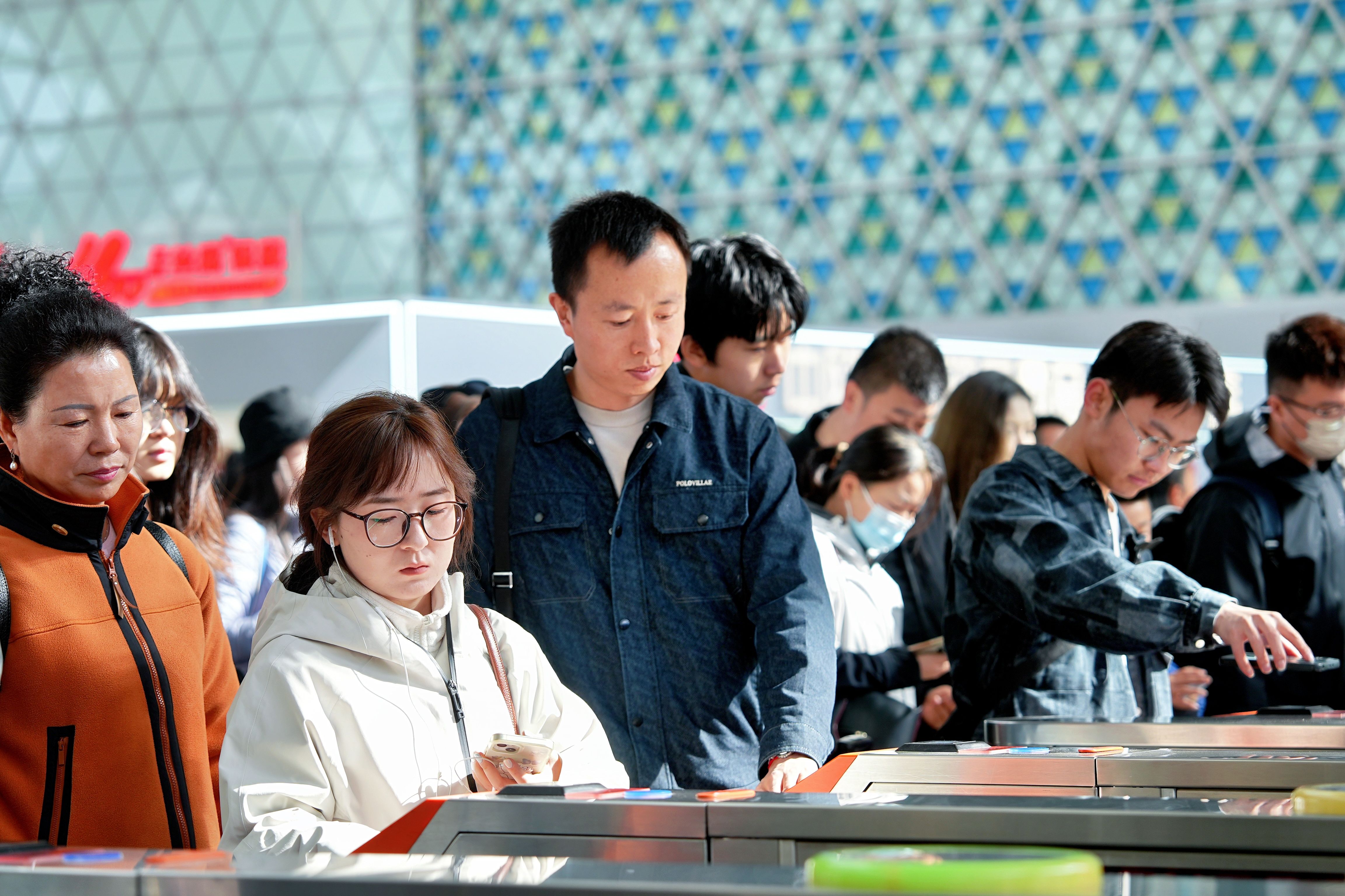 人保财险 ,拥有“如意行”驾乘险，出行更顺畅！_2025年早教行业未来发展趋势及产业调研报告