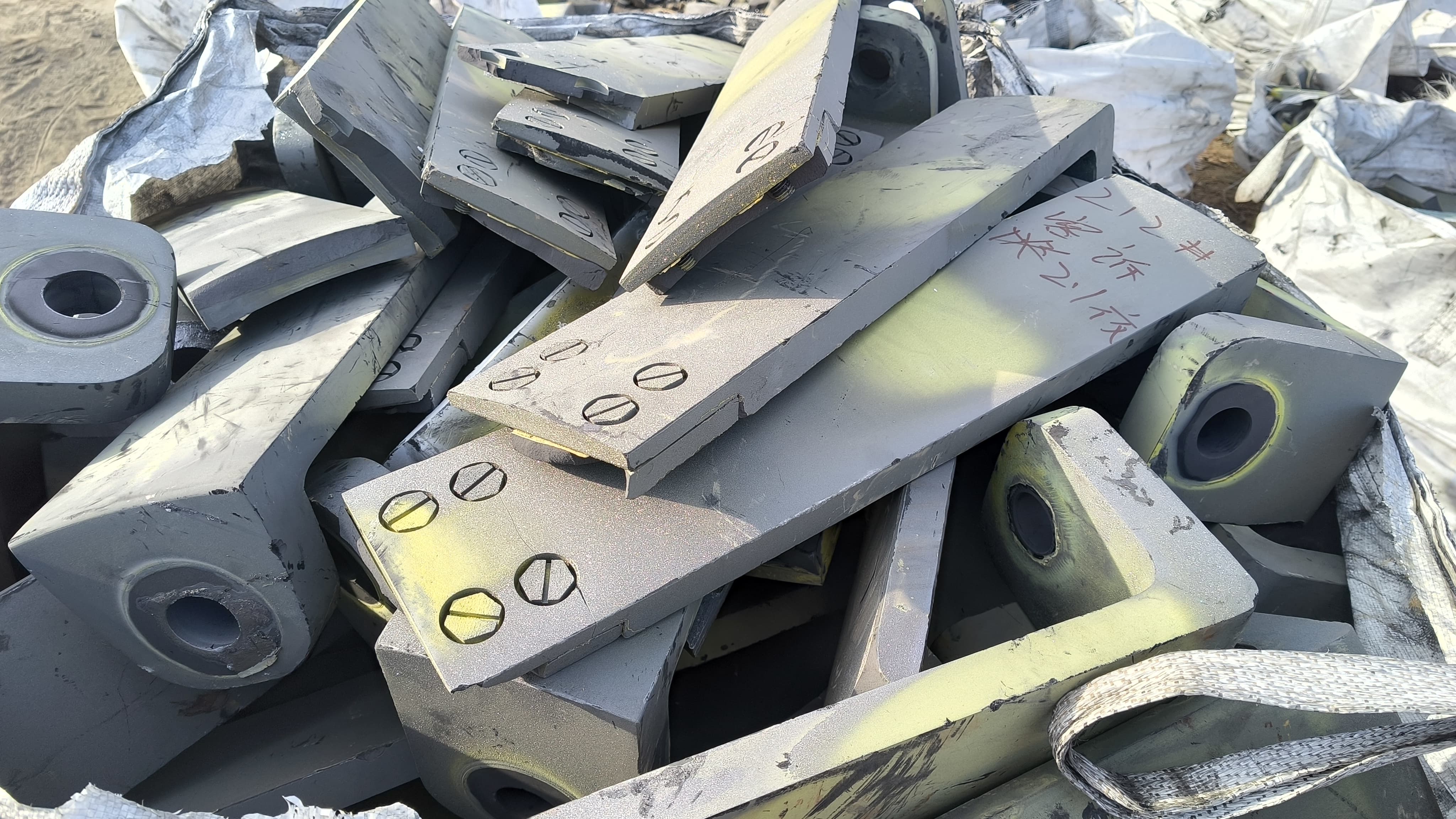 石墨电极概念涨0.65%，主力资金净流入这些股