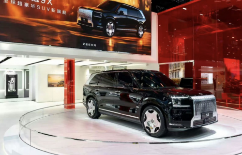 仅用时44个月,极氪第50万台车型009光辉下线