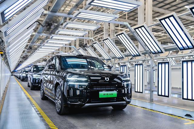 热门赛道短兵相接 ETF格局重塑