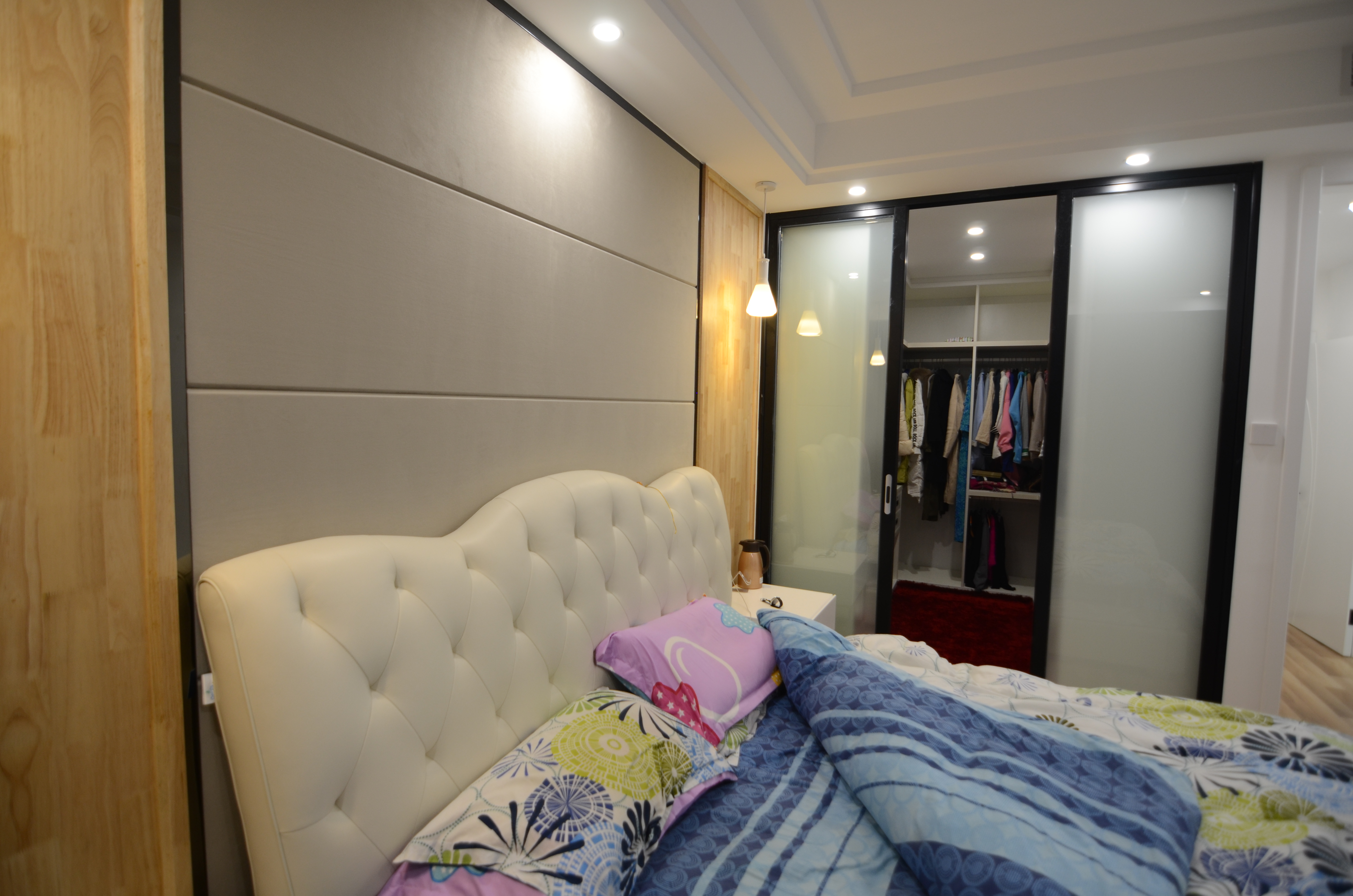 金 螳 螂获得实用新型专利授权:“灯光镜面走廊组件及走廊装配系统”