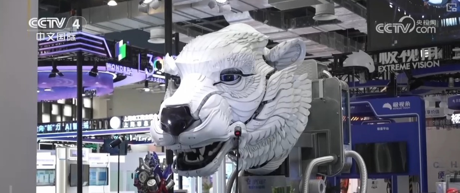 “全球首发”“中国首秀”彰显人工智能向“新”力