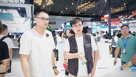 观展人也是投资人 基金经理WAIC淘金记