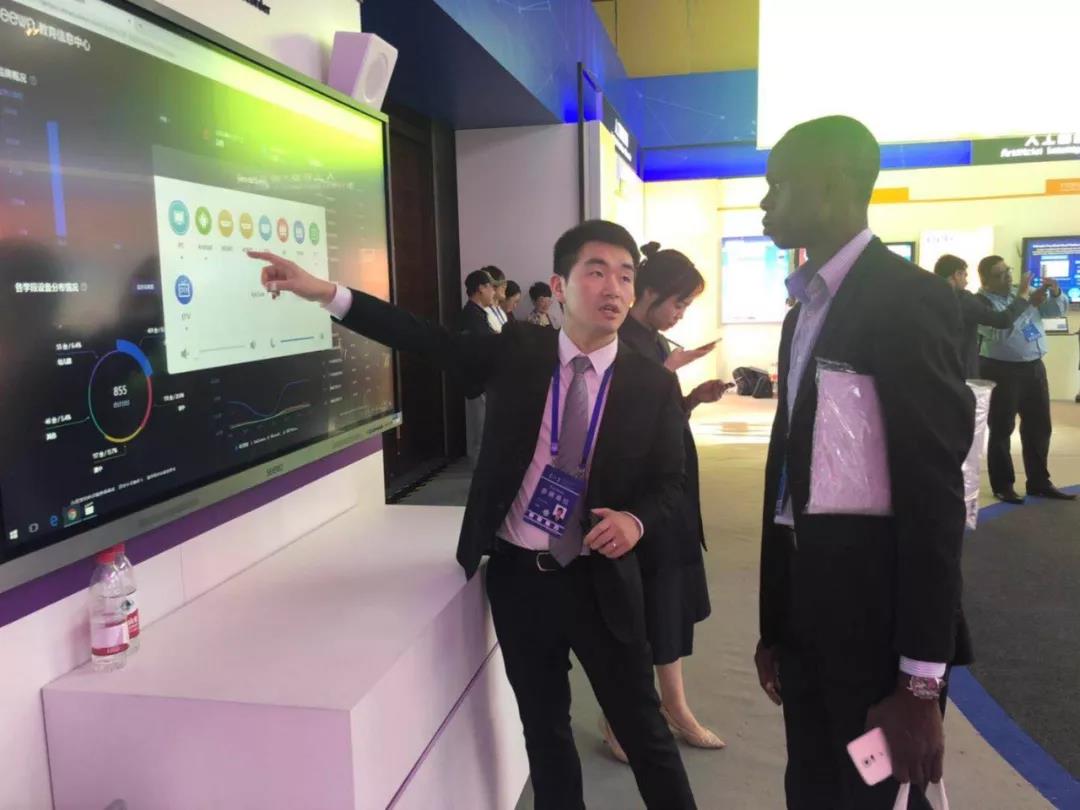 视源股份公布国际专利申请：“升降讲台”