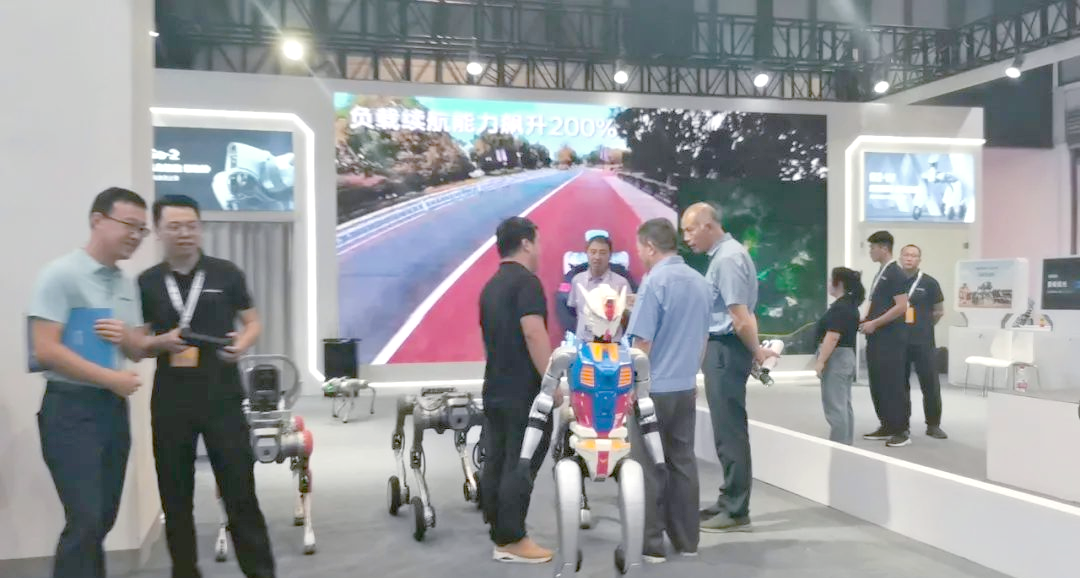 秀我中国｜在世界机器人大会遛“机器人娃”