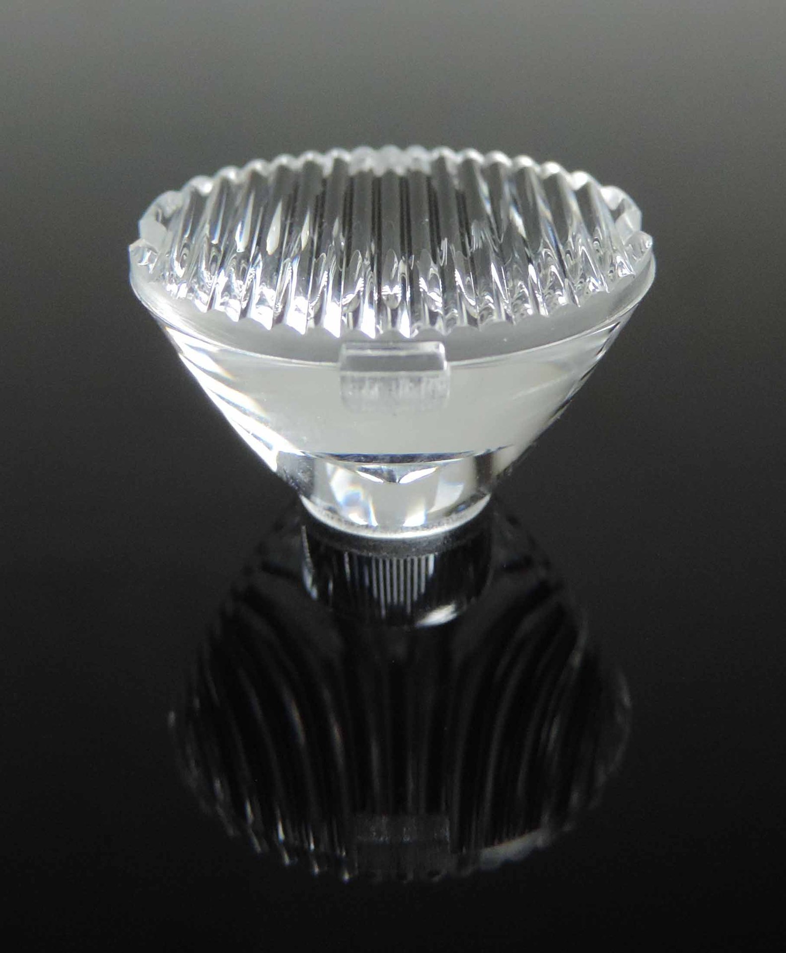 双象股份：光学级PMMA产品可应用于防弹玻璃、军用光学设备、警用盾牌等领域