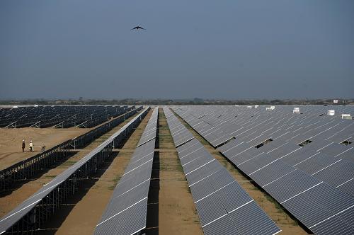 王毅同巴基斯坦副总理兼外长达尔举行中巴外长战略对话