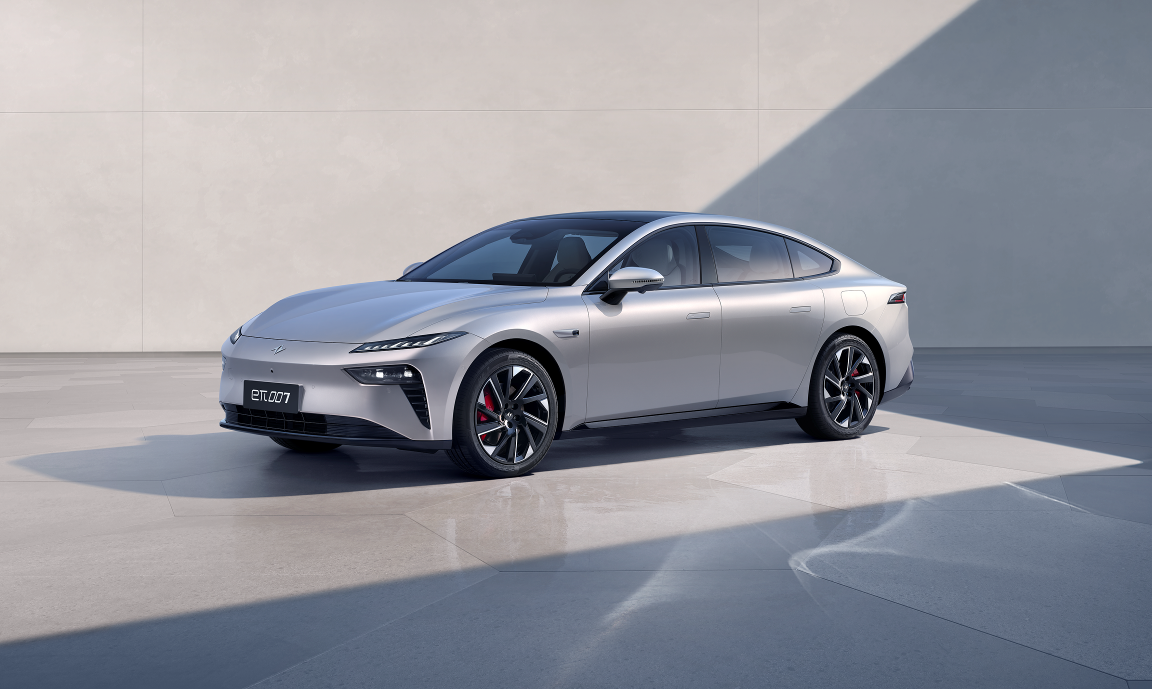 东风奕派科技打响“第一枪” 首款全新战略车型风神L8开启预售