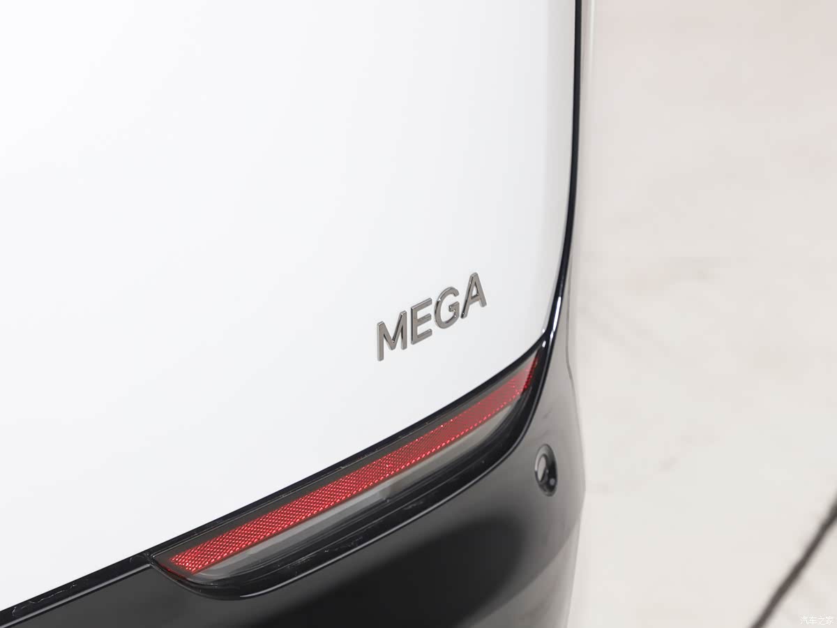 理想MEGA月交付破3000台，蝉联50万元以上MPV和50万元以上纯电车型销量双第一