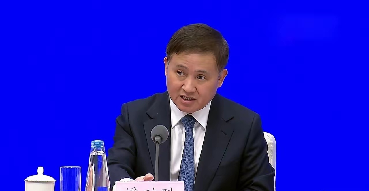 中国人民银行行长潘功胜： 坚持支持性货币政策立场 加快完善中央银行制度