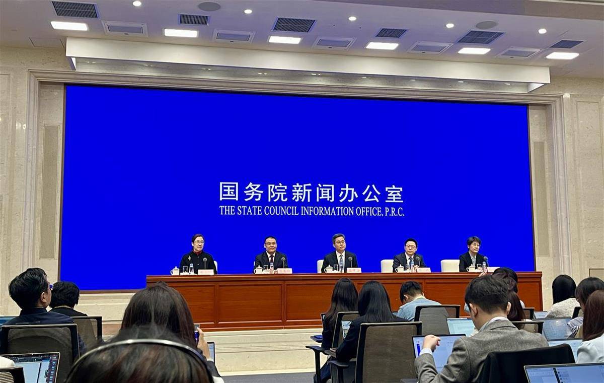 财政部：首8月全国一般公共预算收入148198亿元，同比增长0.3%