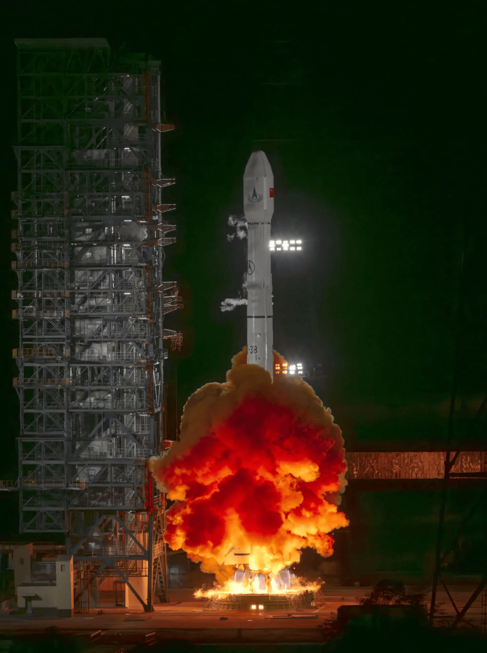 新华社权威快报丨天问二号探测器与地球合影发布