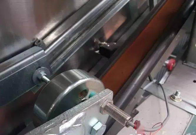 长江电力获得发明专利授权：“孔口耦合式自动开关盖板装置及其安装使用方法”