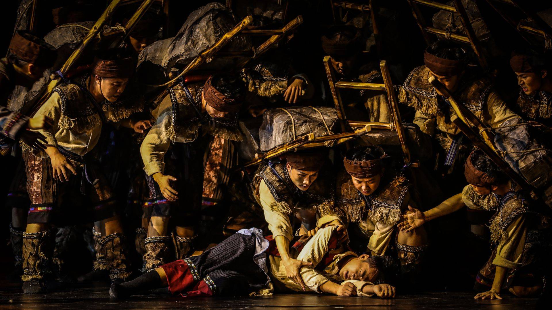 “我们是恋人，不是战士！”黄仁勋发声