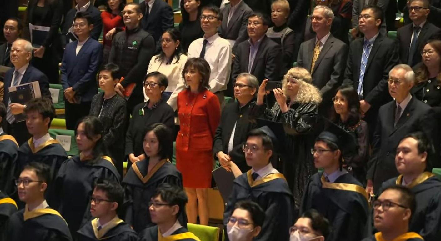 “我们是恋人，不是战士！”黄仁勋发声