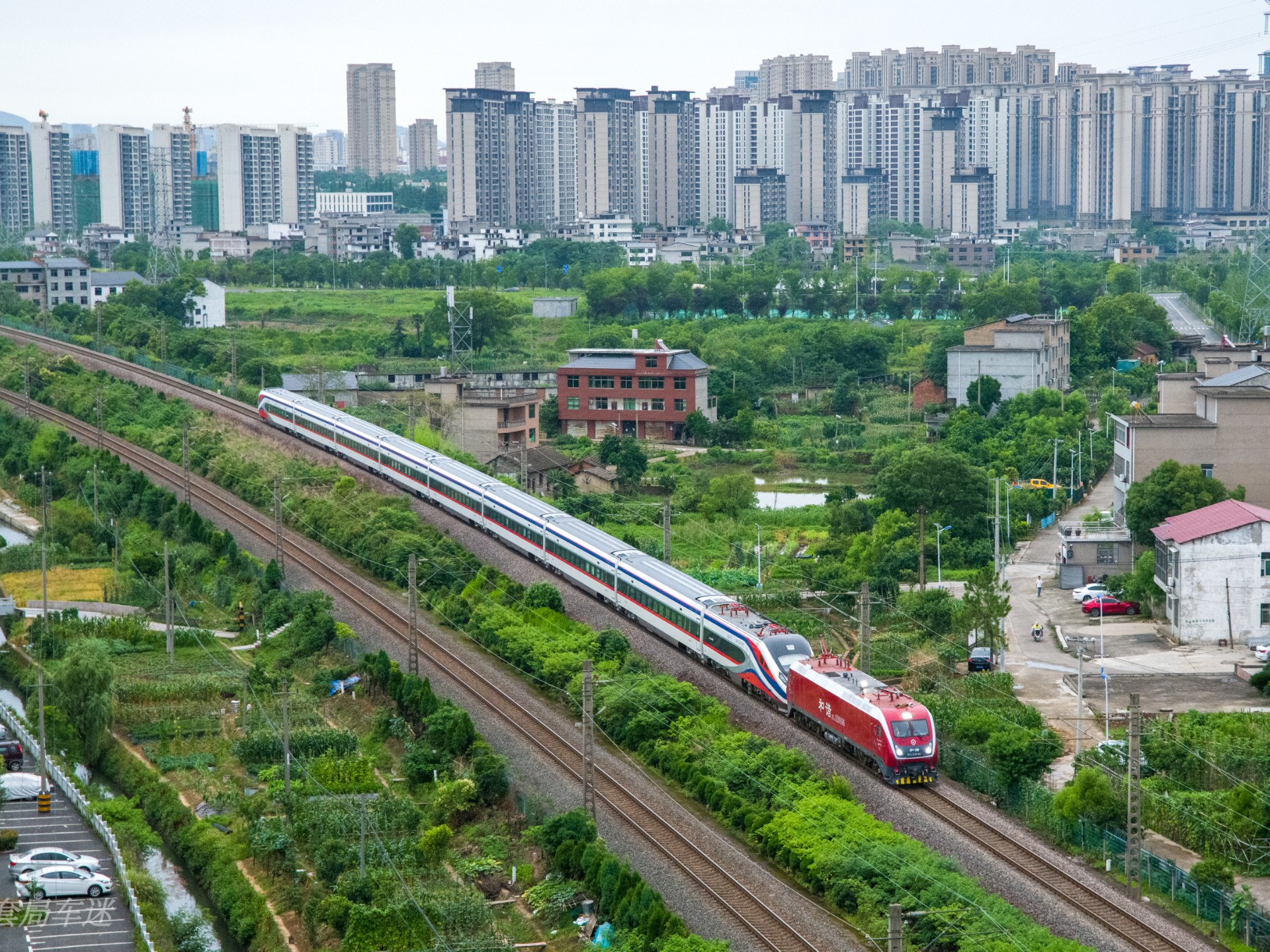 首批经中老铁路进口的老挝茶叶直达昆明