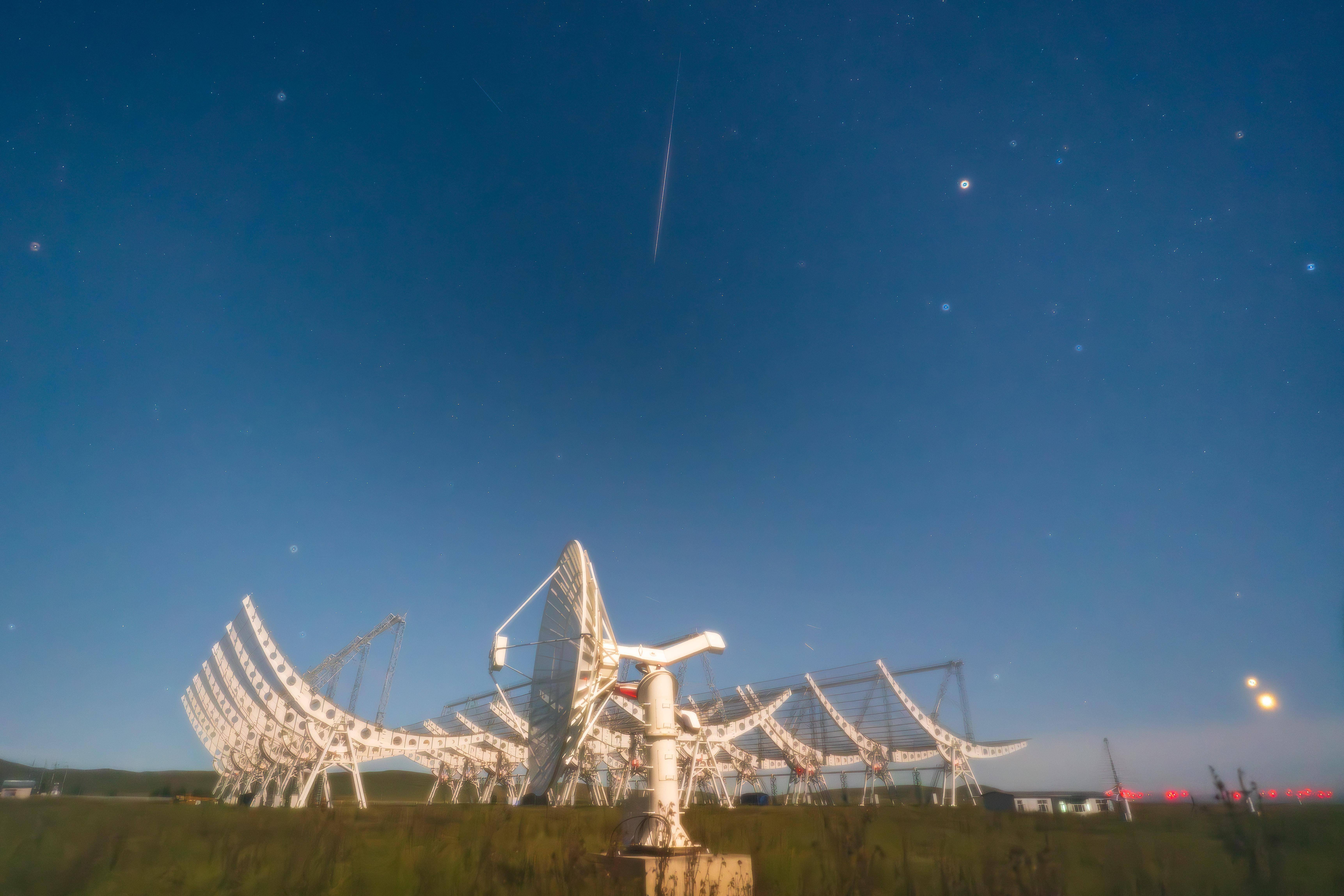 木星伴弦月,这幕“星月童话”赏心悦目