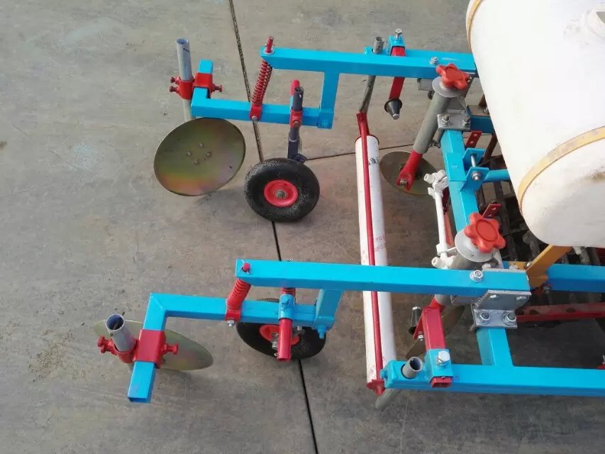 飞凯材料获得实用新型专利授权：“一种覆膜机”