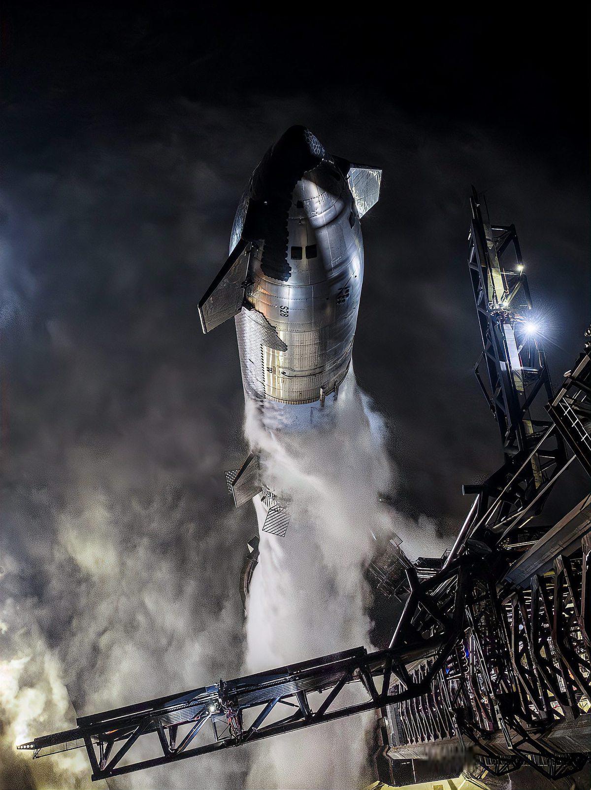 马斯克星舰成功完成第11次试飞，“中国星舰”正奔向星辰大海