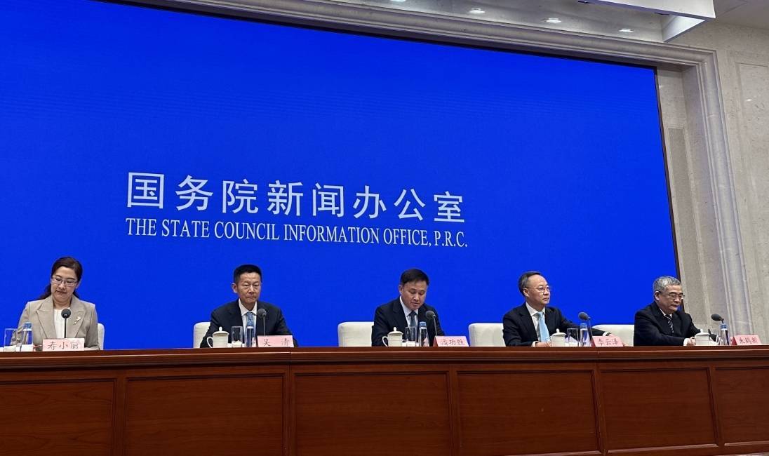 金融监管总局局长李云泽： 构建金融服务新模式 稳妥有序推进中小金融机构减量提质