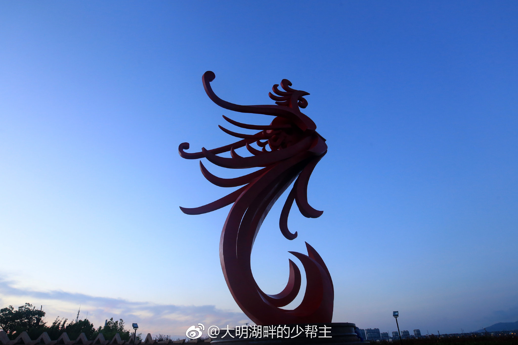 洼里村凤凰涅��：从“三无空壳村”到生态富民样板 |乡村新图景