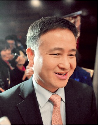 潘功胜:及时矫正和阻断市场“羊群效应” 促进实体经济和金融市场的正向循环