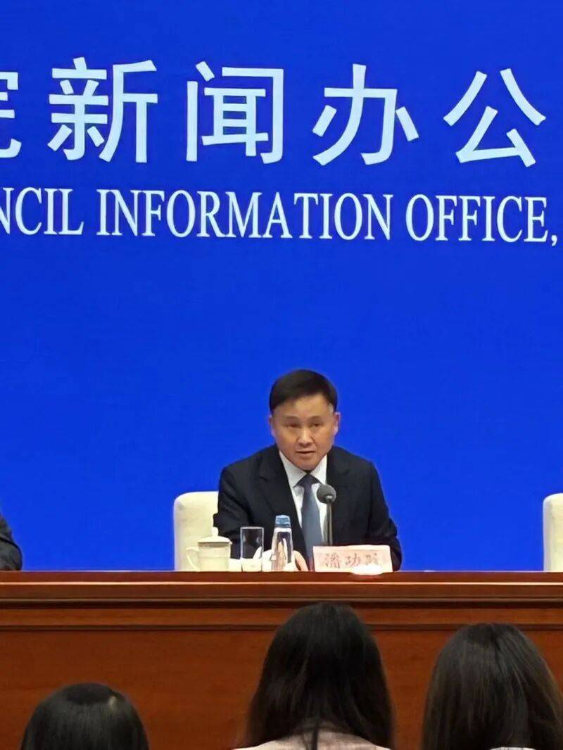 潘功胜：研究和储备应对宏观经济、金融市场波动等领域的政策工具
