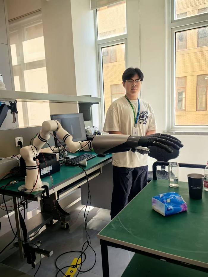 雷迪克拟设合资公司 开展机器人灵巧手部件研发