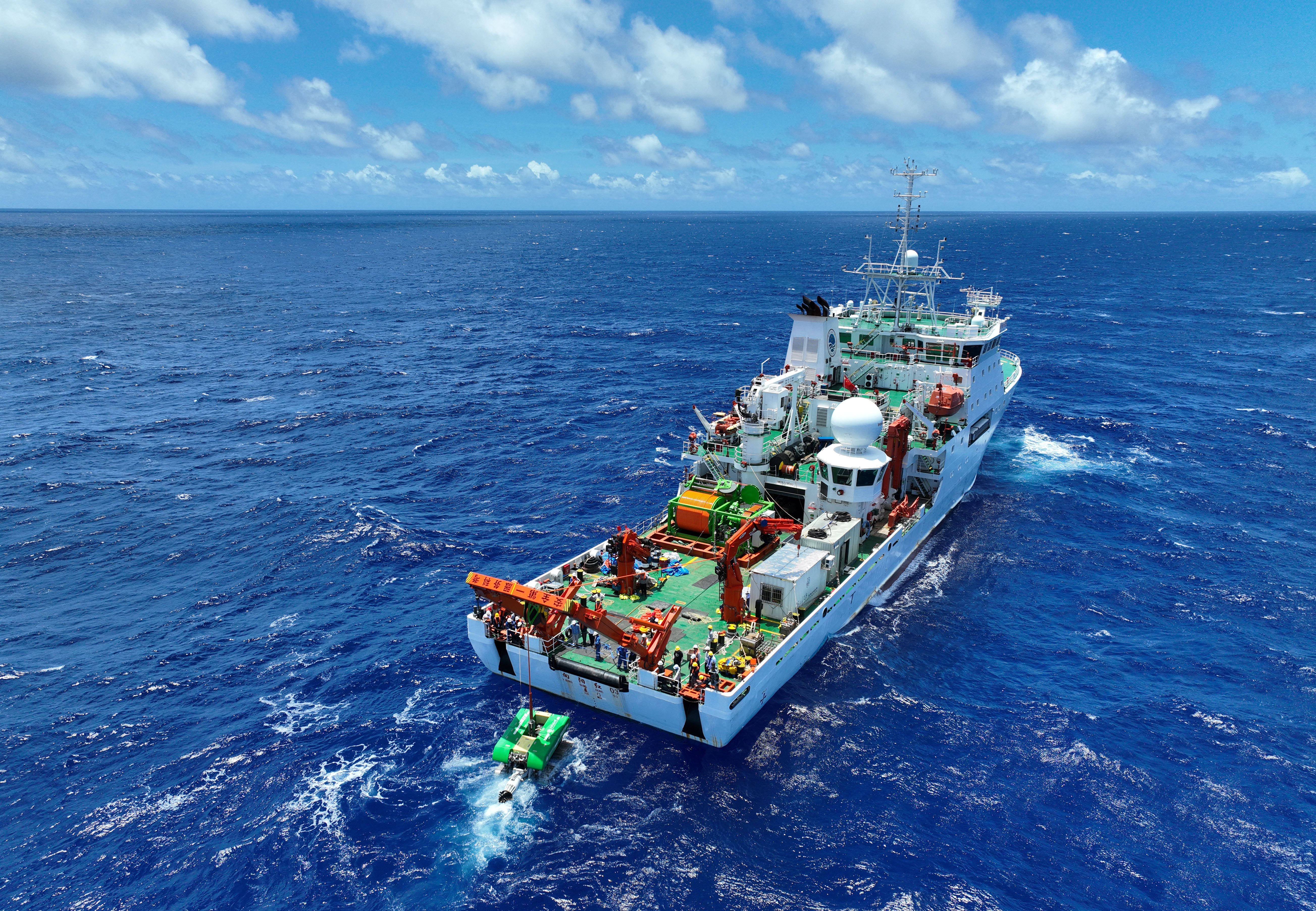 新华鲜报丨首次发现高能宇宙线新来源！“拉索”成果又上新