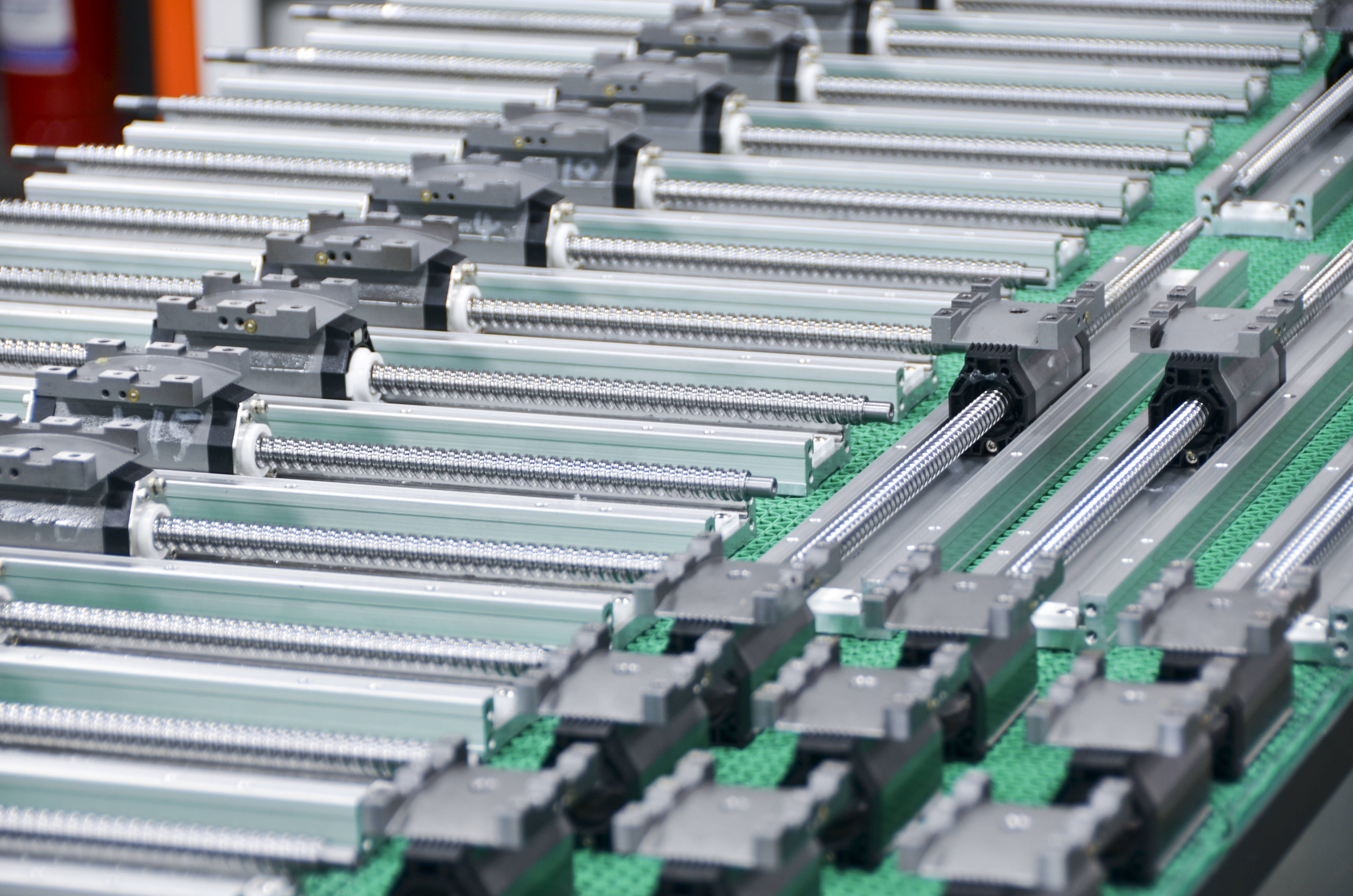 恒而达：该设备为行星滚柱丝杠生产线验证的关键螺纹磨削设备