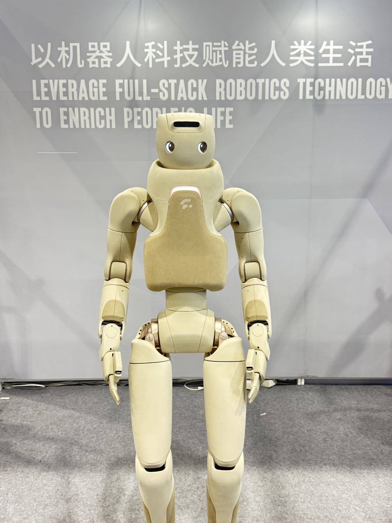 保险有温度,人保护你周全_2026-2030年服务机器人行业：投资“AI具身智能”的核心落地场景