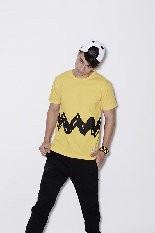 STAYREAL×苹果联名贴纸引爆“痛机”潮流