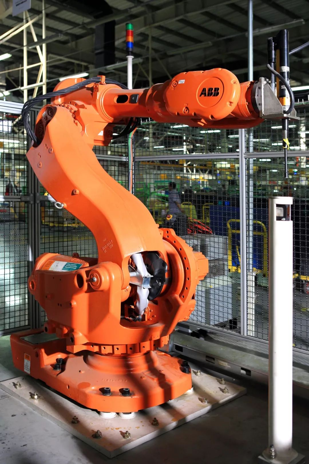 海信视像电视工厂获评“灯塔工厂” 全链AI驱动大屏电视20秒瞬时智造